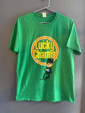 Lucky Charms Leprechaun Rainbow Graphic T-Shirt Green Size Medium